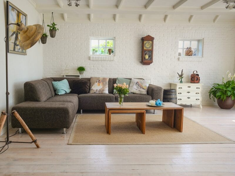 Meubles en bois massif : comment les utiliser en intérieur?