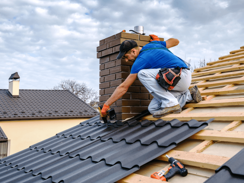 Comment trouver un bon couvreur pour la rénovation de votre toit : 5 conseils essentiels