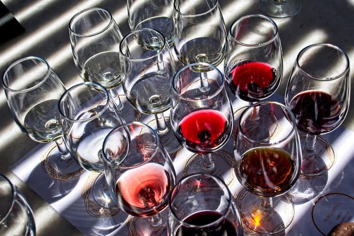 Les vins de châteauneuf-du-pape : une appellation emblématique au cœur des terroirs du Rhône