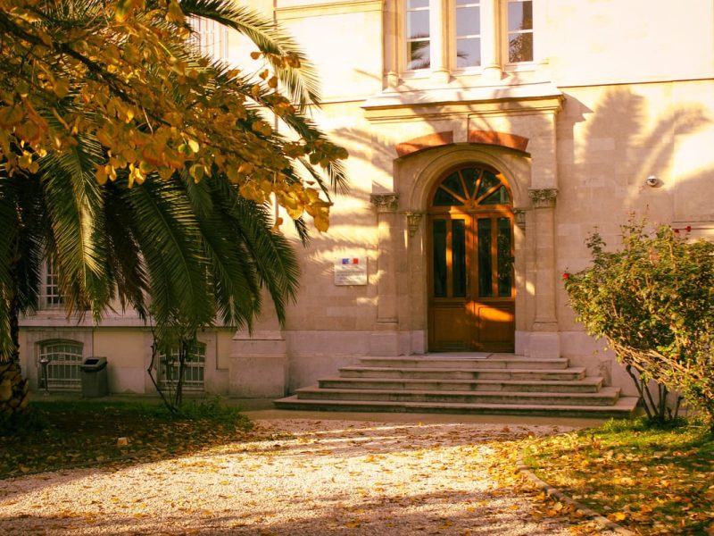 Aménager une entrée avec une marquise