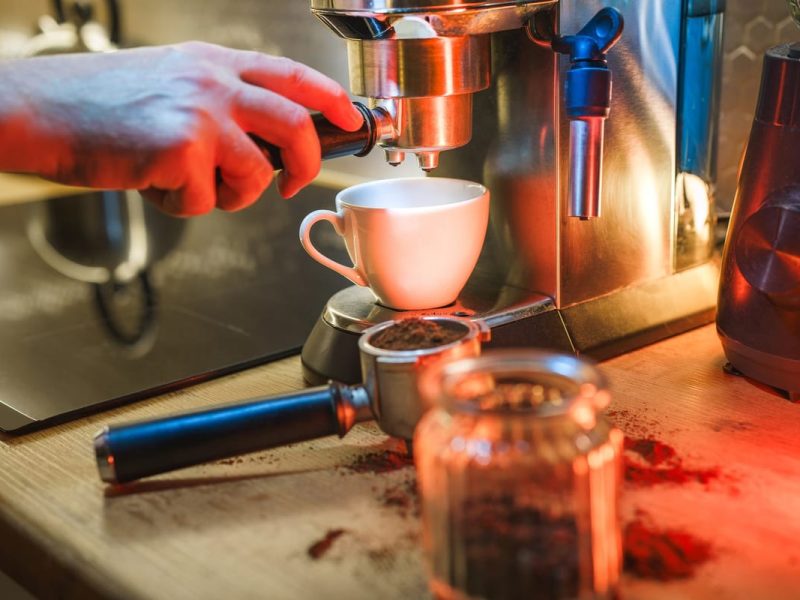 Cafetière : DeLonghi EC 680 Test : Avis et prix 2026